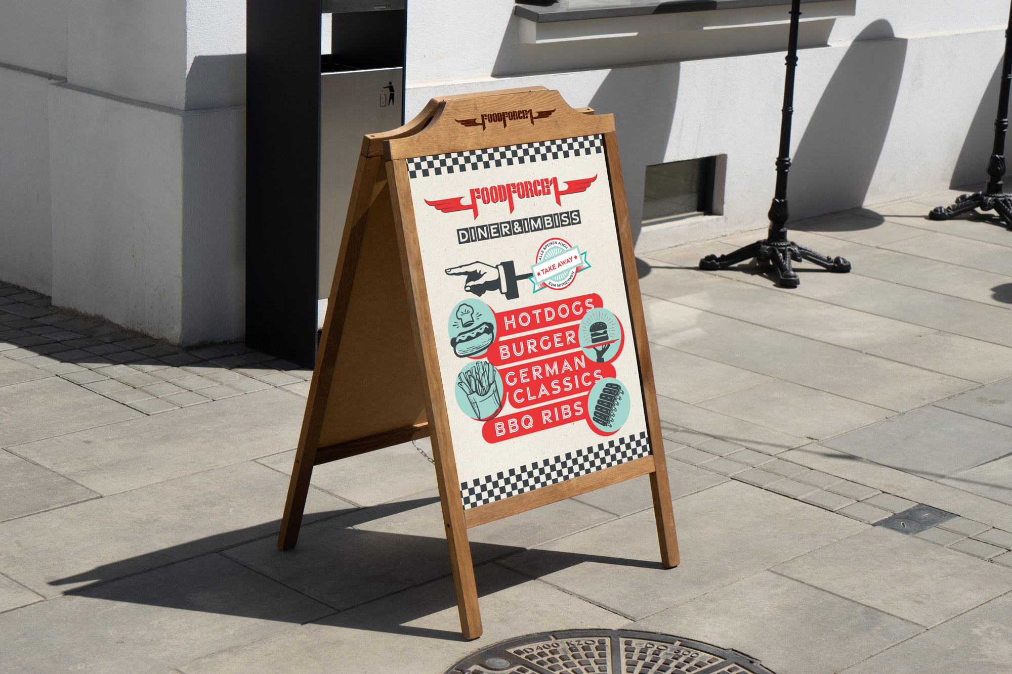FoodForce Aufsteller mit Retro-Typografie, Food-Illustrationen und Akzenten in Rot und Türkis
